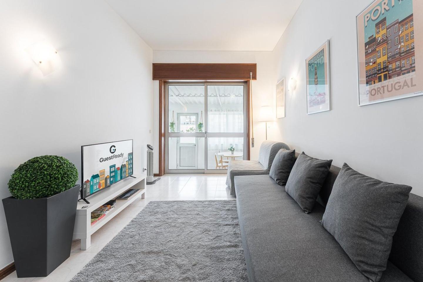Guestready - Modern Cosy Apartment With A Terrace Porto Bagian luar foto