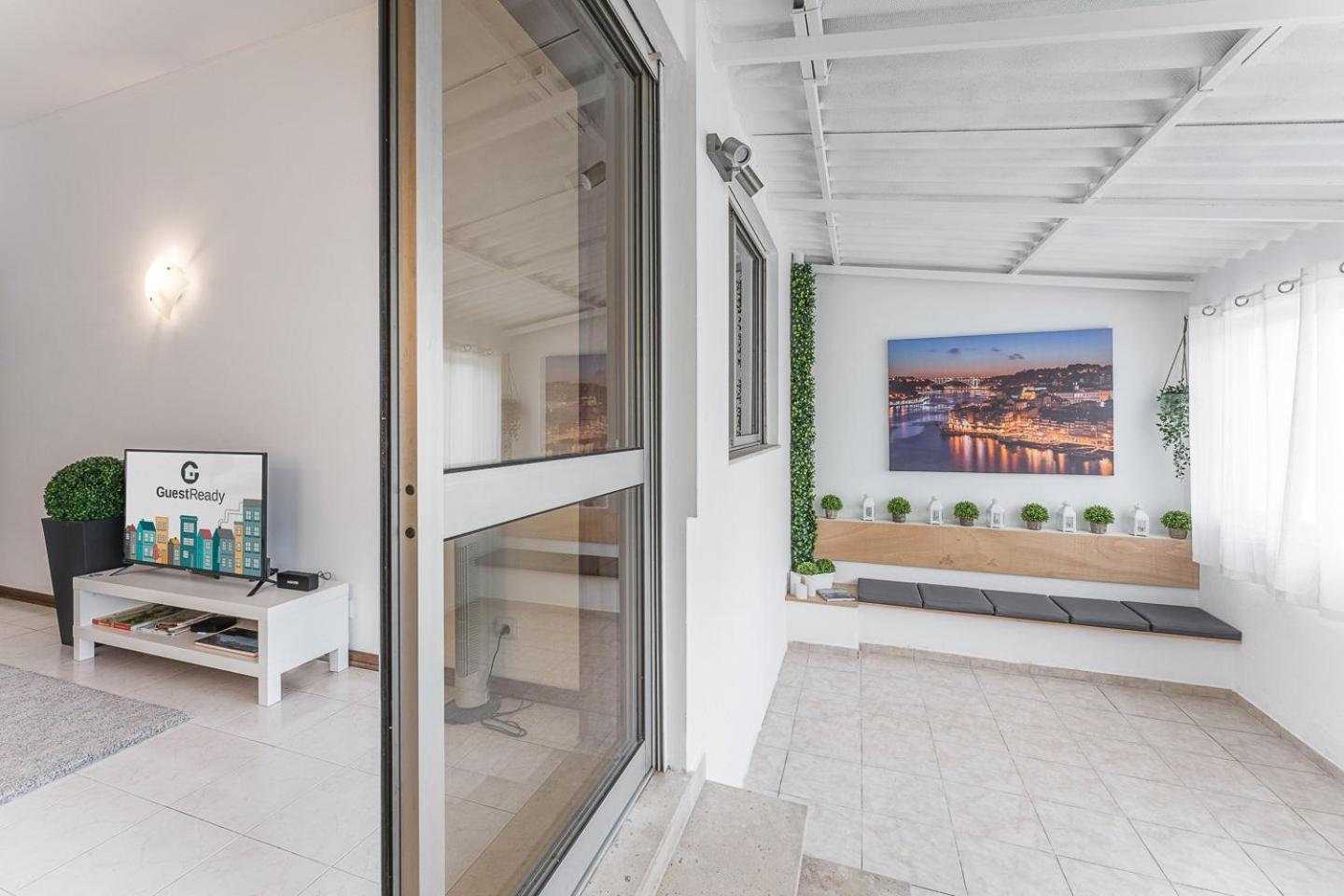 Guestready - Modern Cosy Apartment With A Terrace Porto Bagian luar foto